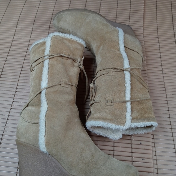Michael Kors women's Tan Sherpa Lined 3" Wedge heel 13" tall Mid Calf Boots Size - Picture 8 of 10